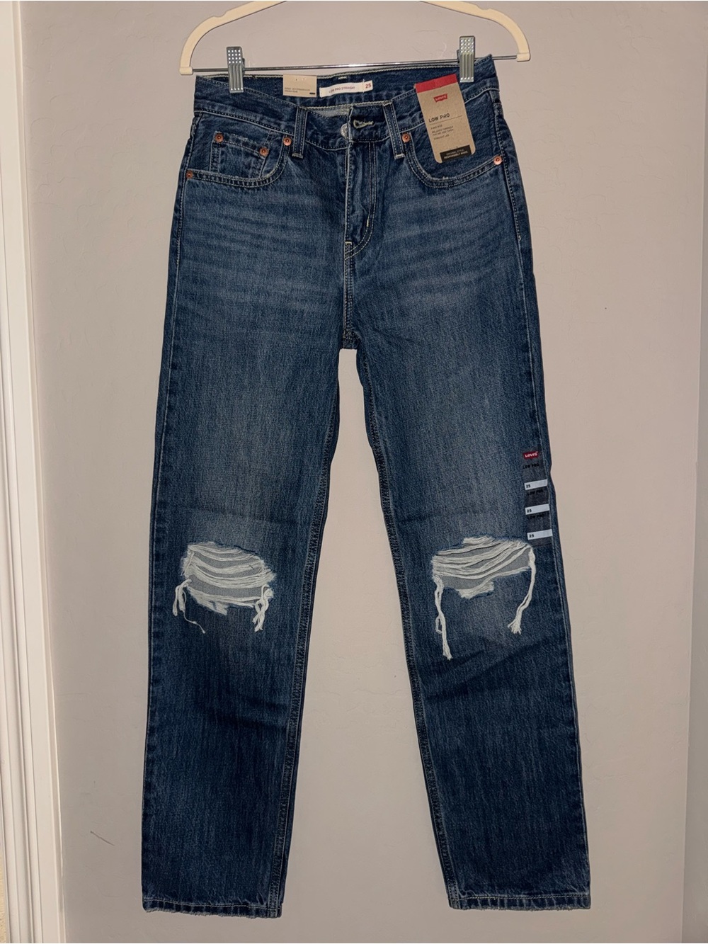 Levi’s Low Pro Straight Distressed Jeans Size 25 NWT Medium Wash